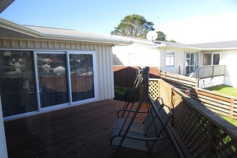 Photo of property in 16 Oswald Crescent, Paparangi, Wellington, 6037