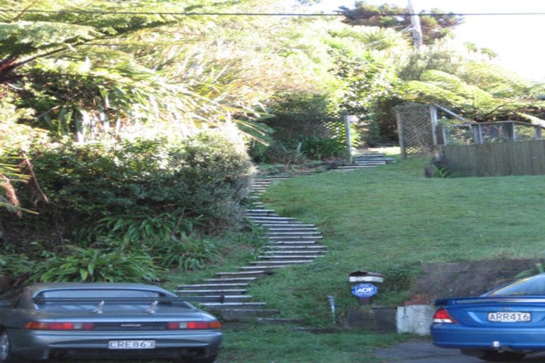 Photo of property in 23 Salford Street, Newlands, Wellington, 6037