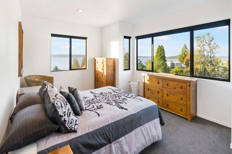 Photo of property in 4 Tupara Crescent, Kawaha Point, Rotorua, 3010