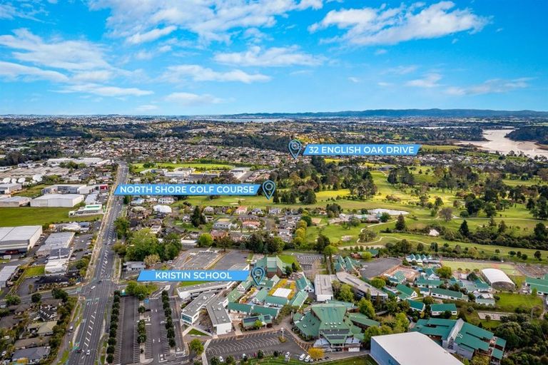 Photo of property in 32 English Oak Drive, Schnapper Rock, Auckland, 0632