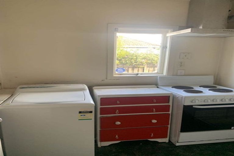 Photo of property in 3170 Great North Road, New Lynn, Auckland, 0600