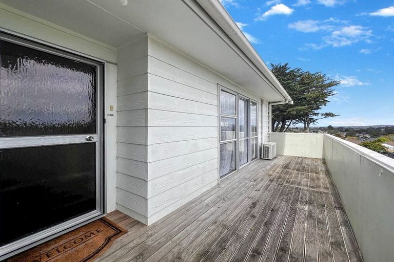 Photo of property in 1/27 Midgley Road, West Harbour, Auckland, 0618