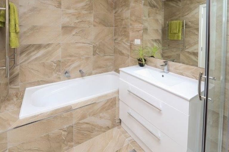 Photo of property in 11u1 Crosher Place, Silverdale, Hamilton, 3216