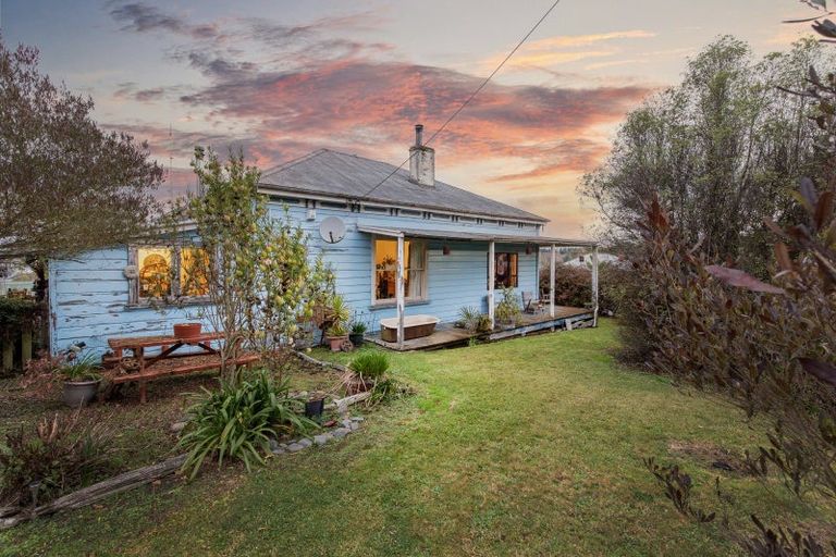 Photo of property in 2 Church Street, Waipawa, 4210