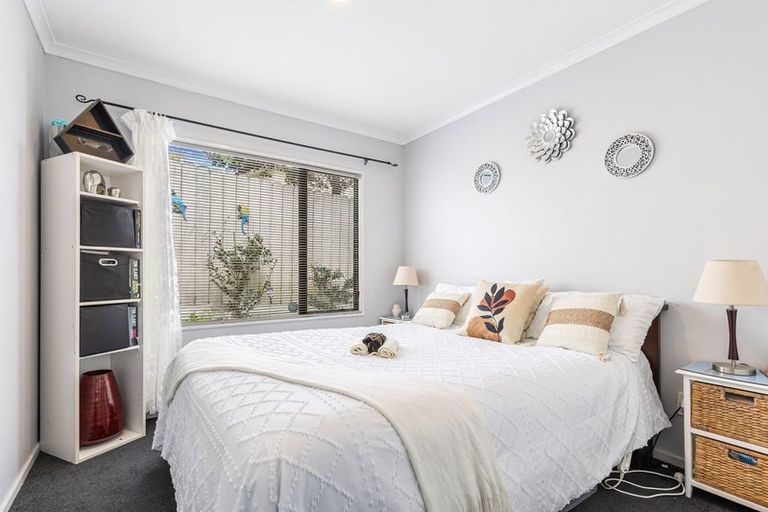 Photo of property in 52 Hewlett Road, Massey, Auckland, 0614