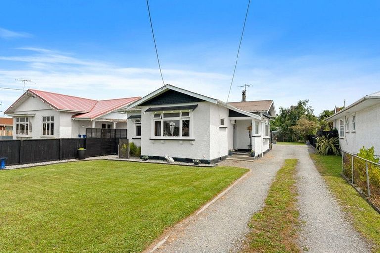 Photo of property in 15 Cambridge Terrace, Masterton, 5810