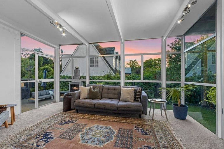 Photo of property in 1 Dunrobin Place, Avonhead, Christchurch, 8042