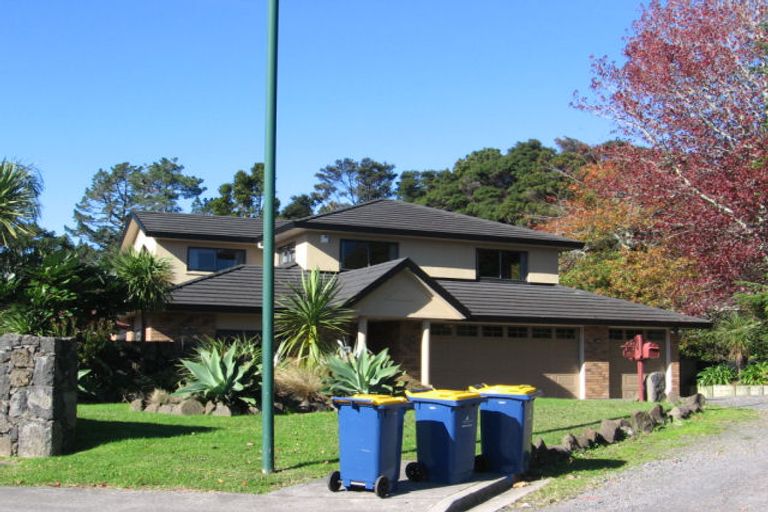 Photo of property in 16 Greenwoods Close, Titirangi, Auckland, 0604