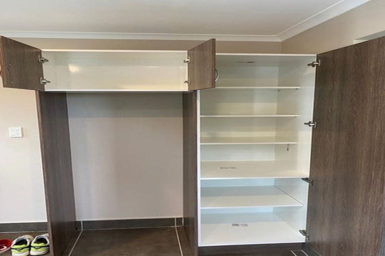 Photo of property in 8 Chetwode Grove, Newlands, Wellington, 6037