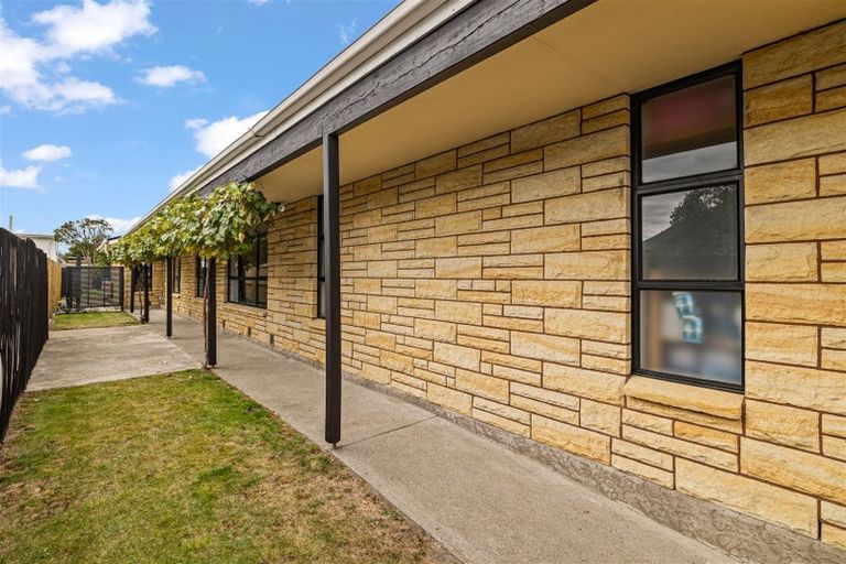 Photo of property in 443 Mairehau Road, Parklands, Christchurch, 8083