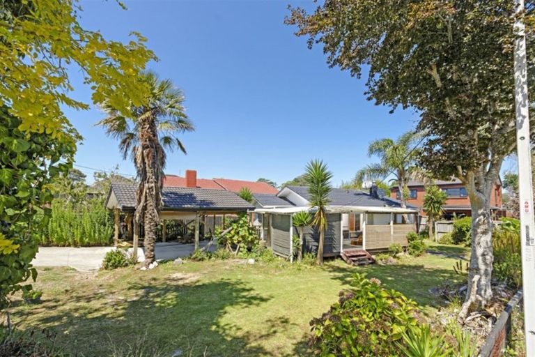 Photo of property in 65 Larnoch Road, Henderson, Auckland, 0610