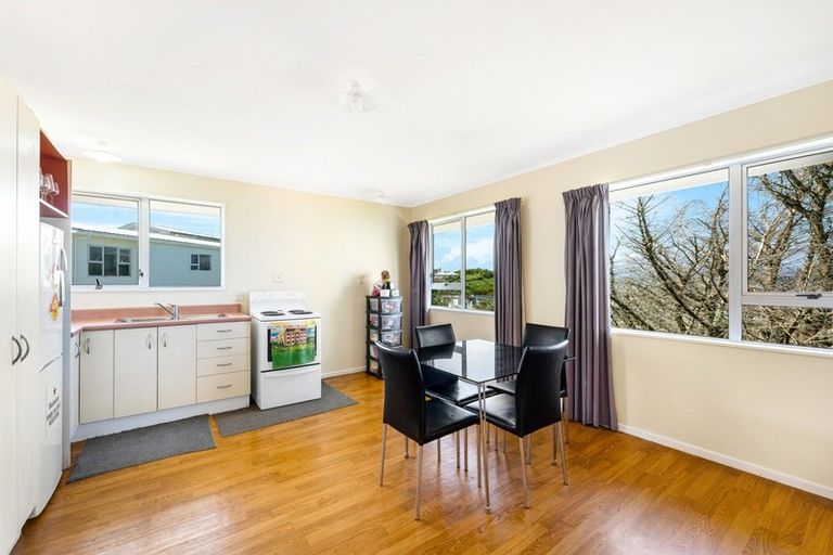 Photo of property in 9a Edgecombe Street, Newlands, Wellington, 6037