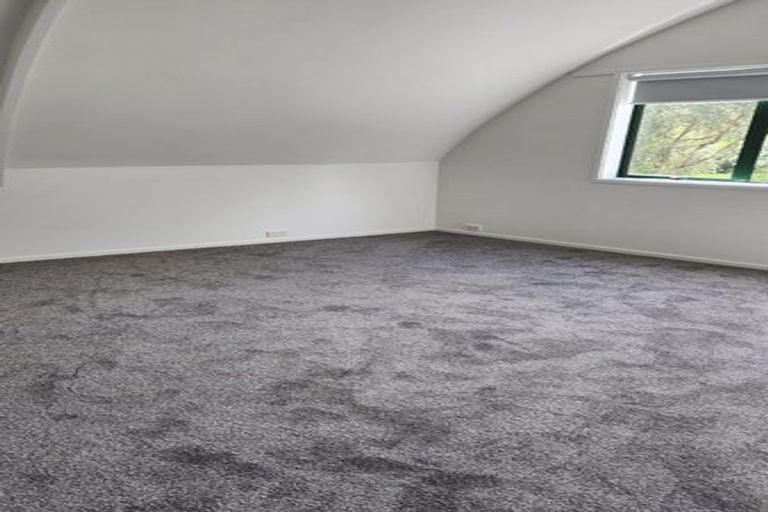 Photo of property in 68 Boord Crescent, Kumeu, 0891