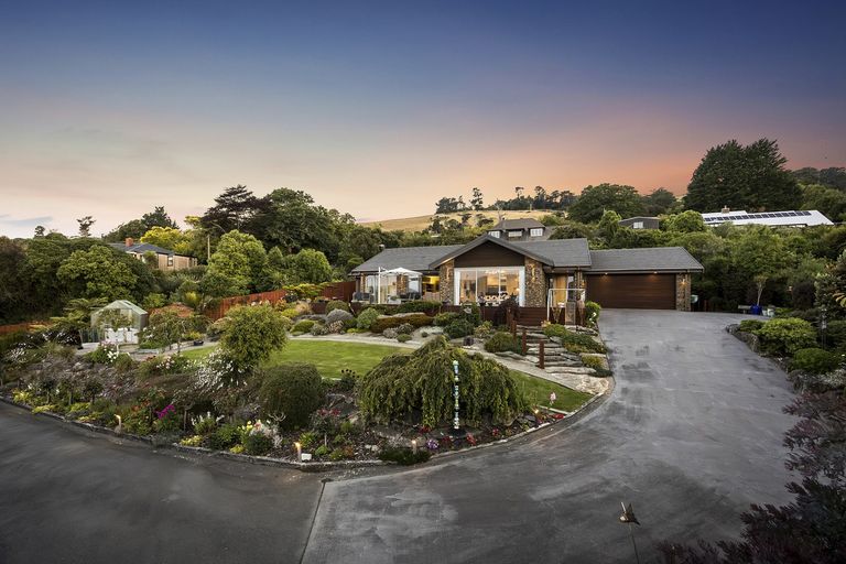 Photo of property in 28 Barling Street, Macandrew Bay, Dunedin, 9014