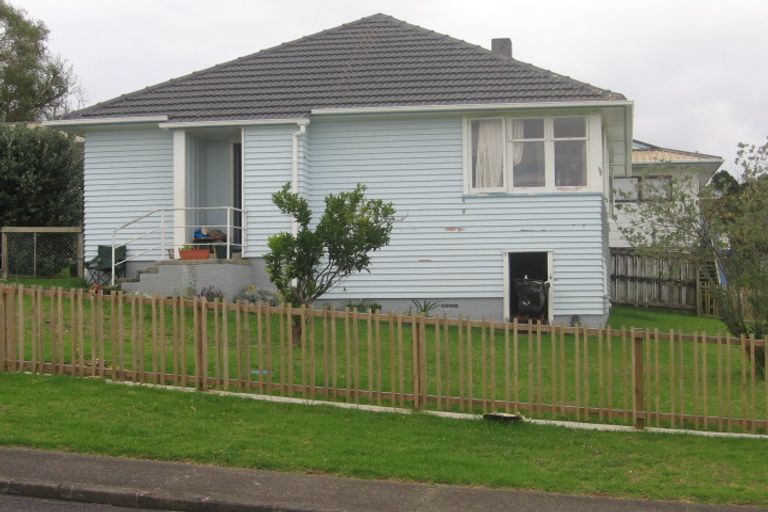 Photo of property in 16 Potter Avenue, Northcote, Auckland, 0627