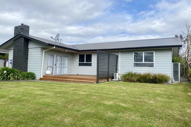 Photo of property in 127 Apollo Parade, Milson, Palmerston North, 4414