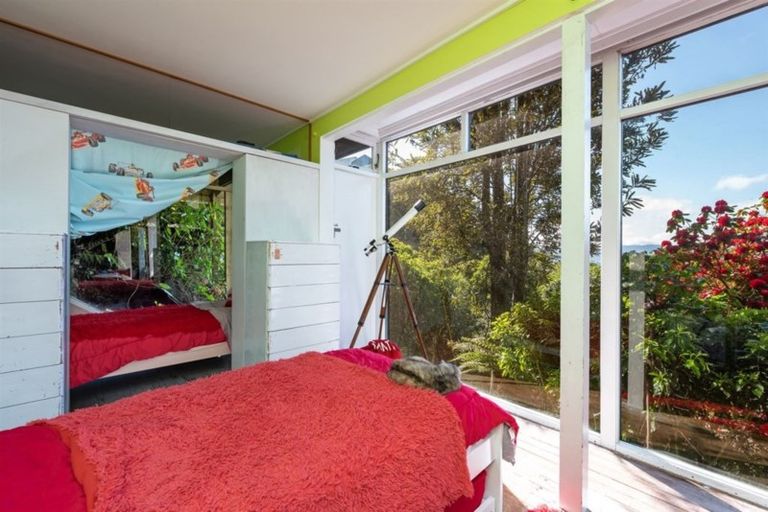 Photo of property in 33 Harbour View Road, Northland, Wellington, 6012