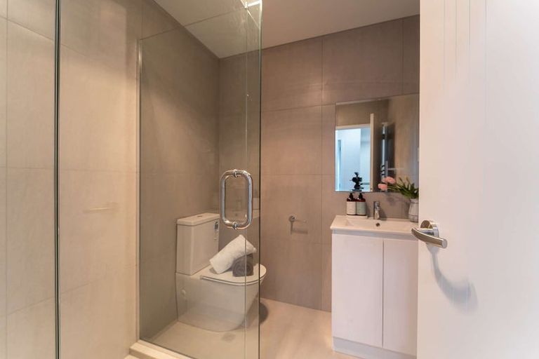 Photo of property in 6d Buisson Glade, West Harbour, Auckland, 0618