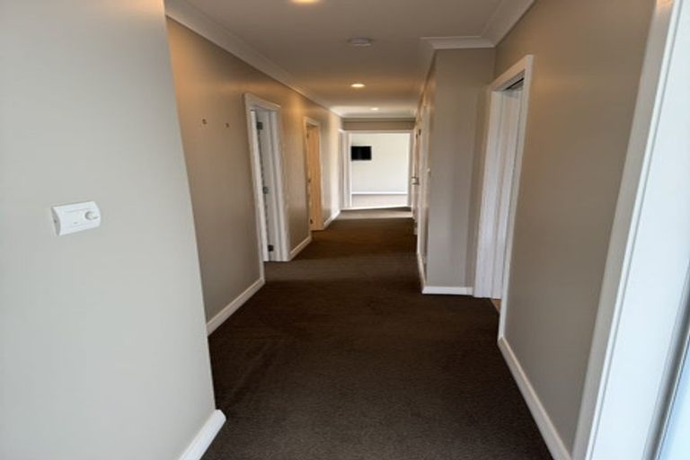 Photo of property in 2/17 Commodore Parry Road, Castor Bay, Auckland, 0620