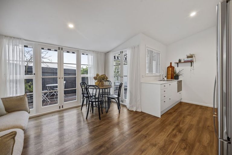 Photo of property in 251a Courtenay Street, Strandon, New Plymouth, 4312