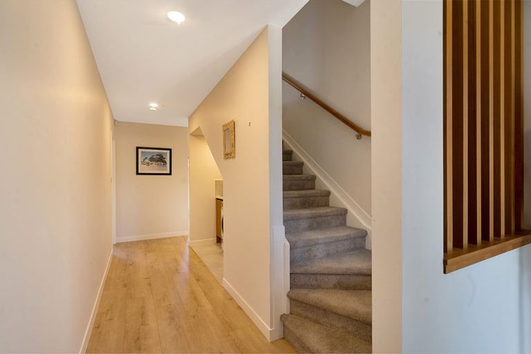 Photo of property in 8 Meritage Lane, Te Atatu South, Auckland, 0610