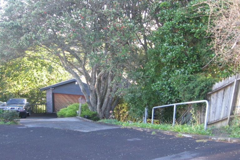 Photo of property in 30 Speedy Crescent, Hillcrest, Auckland, 0627