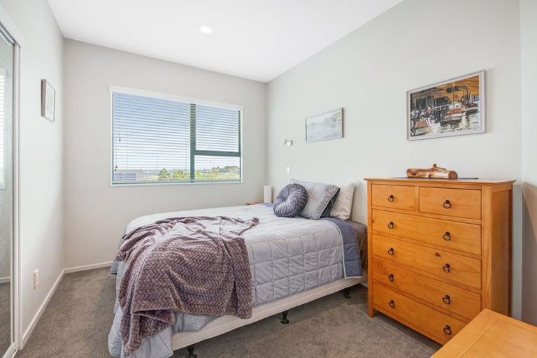 Photo of property in 12 Ascot Way, Orewa, 0931