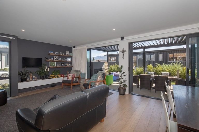 Photo of property in 4 Kapuka Lane, Wanaka, 9305