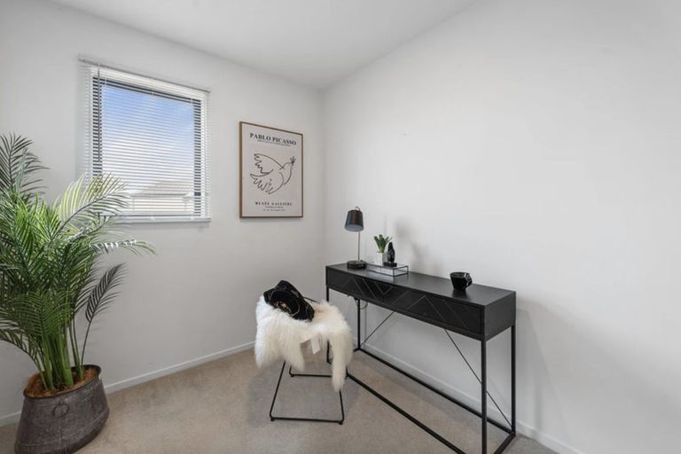 Photo of property in 6 Heketara Place, Papakura, 2110