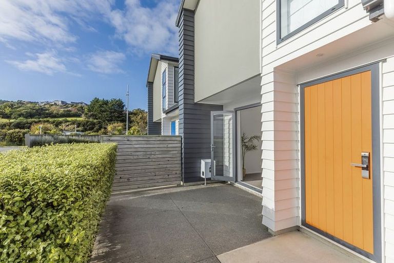 Photo of property in 1b Breakwater Way, Whitby, Porirua, 5024