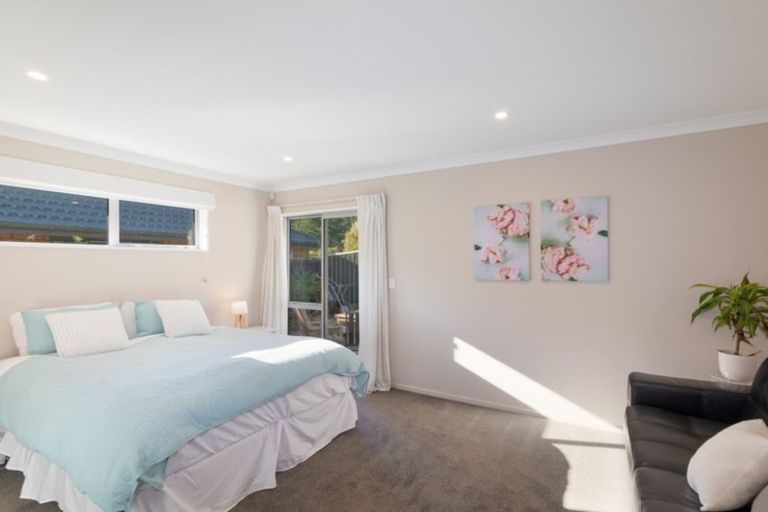 Photo of property in 16 Flaxgrove Place, Parklands, Christchurch, 8083