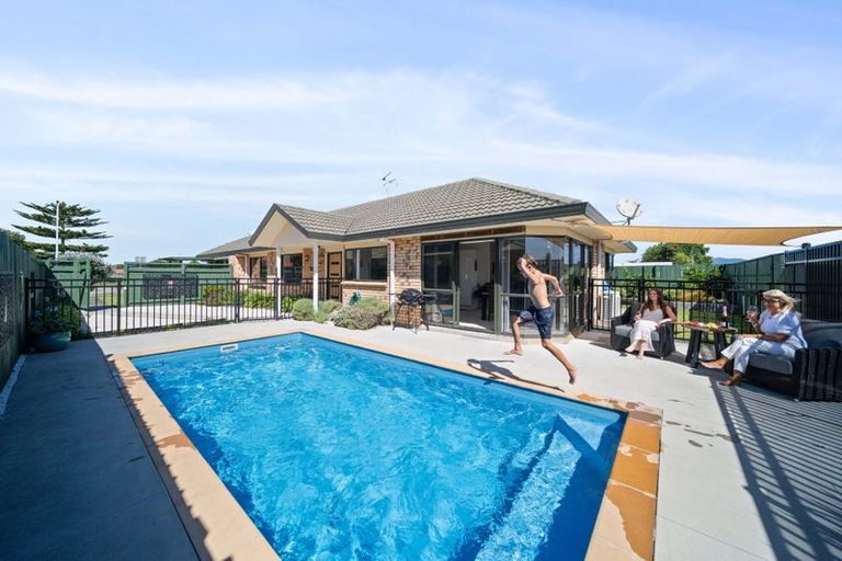 Photo of property in 116 Evans Road, Papamoa Beach, Papamoa, 3118