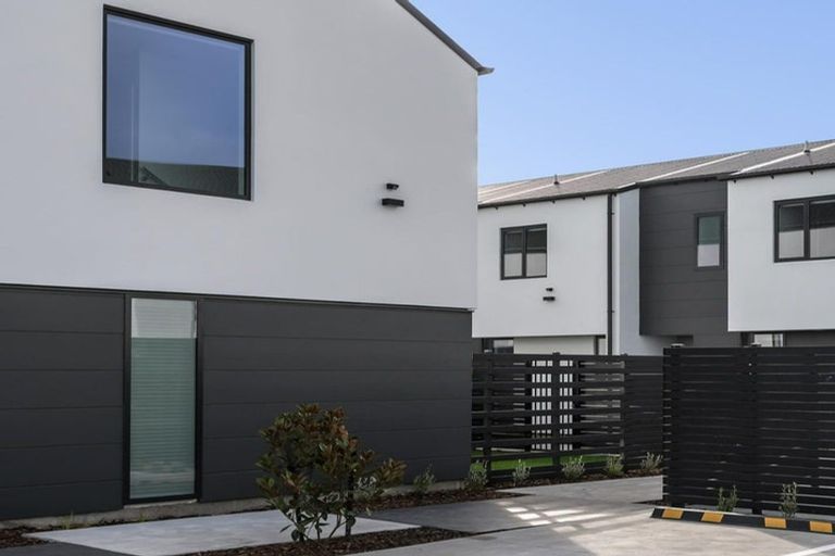 Photo of property in 11/43 New Brighton Road, Shirley, Christchurch, 8061