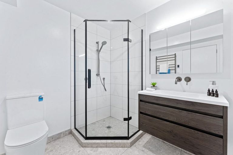 Photo of property in 52a Glamorgan Drive, Torbay, Auckland, 0630