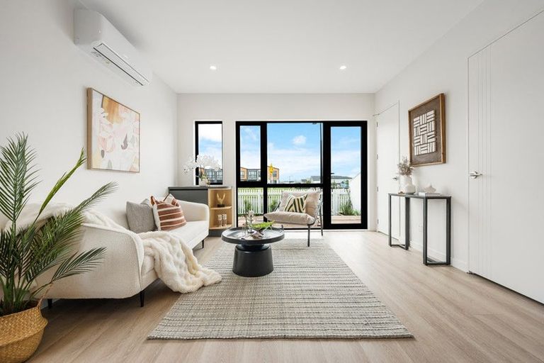 Photo of property in 35 Observation Green, Hobsonville, Auckland, 0616