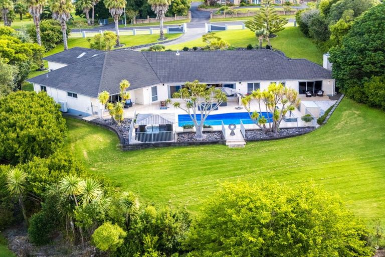Photo of property in 7 Burgundy Park Avenue, Henderson, Auckland, 0612