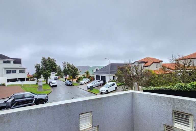 Photo of property in 8a Countess Close, Maupuia, Wellington, 6022
