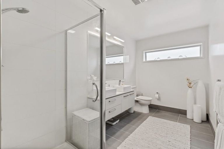 Photo of property in 16 Kensington Drive, Orewa, 0931