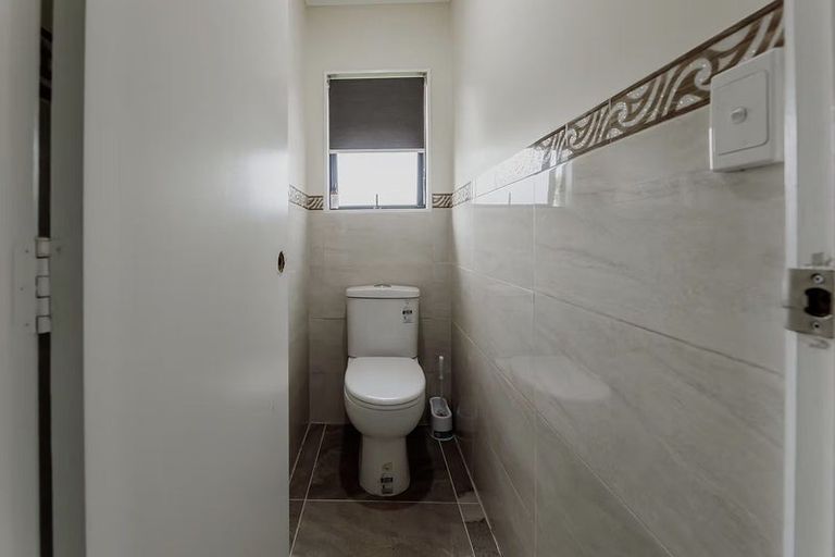 Photo of property in 17 Dungarvon Place, Clendon Park, Auckland, 2103
