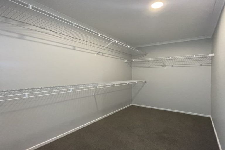 Photo of property in 74 Papatupu Way, Kumeu, 0810