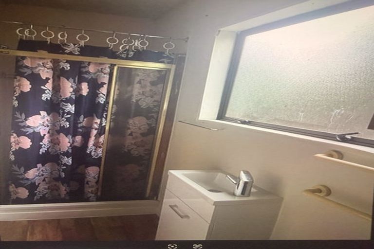 Photo of property in 2/9 Gregory Avenue, Islington, Christchurch, 8042