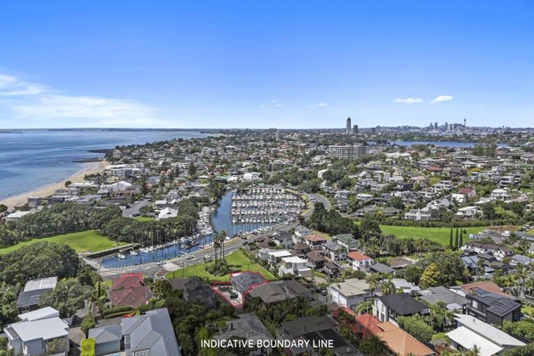 Photo of property in 7 Commodore Parry Road, Castor Bay, Auckland, 0620