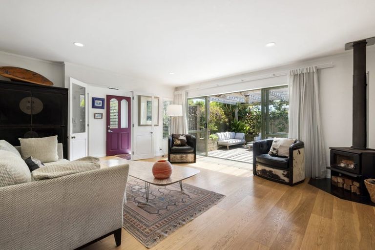 Photo of property in 2/13 Montgomery Avenue, Belmont, Auckland, 0622