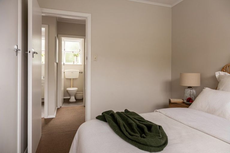 Photo of property in 2 Paparangi Crescent, Paparangi, Wellington, 6037