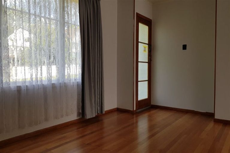 Photo of property in 4 Pomelo Road, Te Atatu South, Auckland, 0610