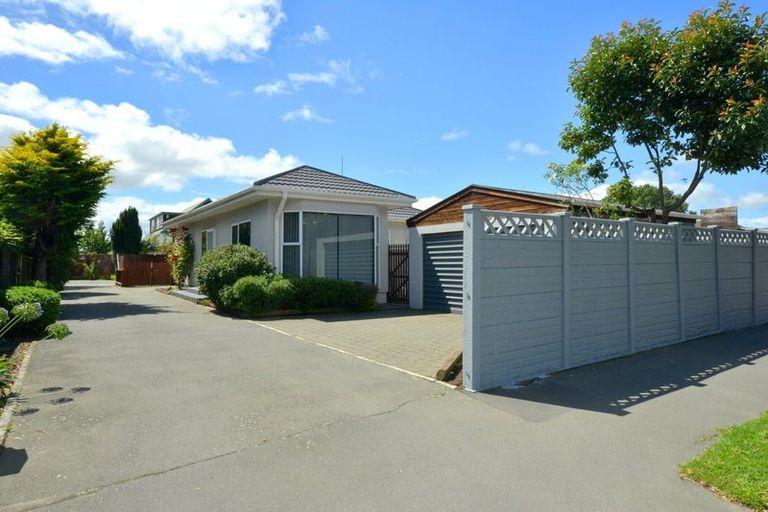 Photo of property in 104 Yaldhurst Road, Sockburn, Christchurch, 8042