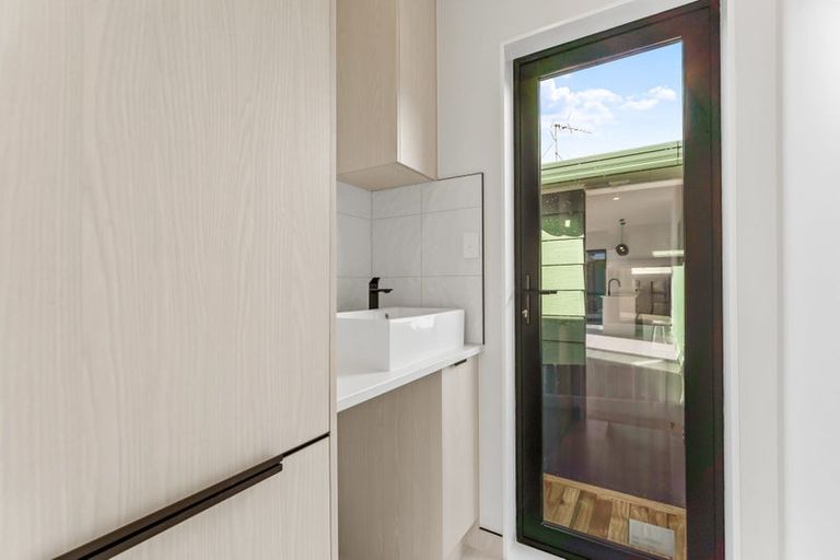 Photo of property in 19b Red Beach Road, Red Beach, 0932