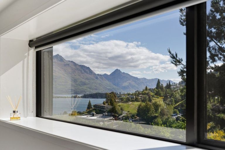 Photo of property in 16 Highlands Close, Queenstown, 9300