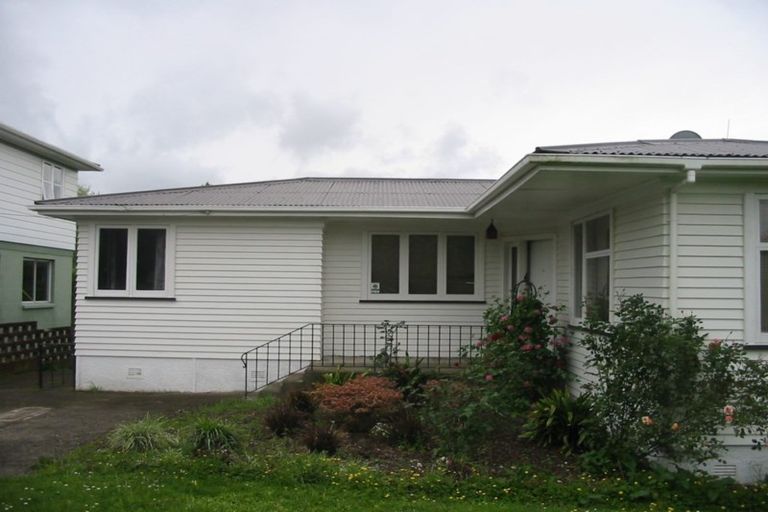 Photo of property in 27 Golf Road, New Lynn, Auckland, 0600