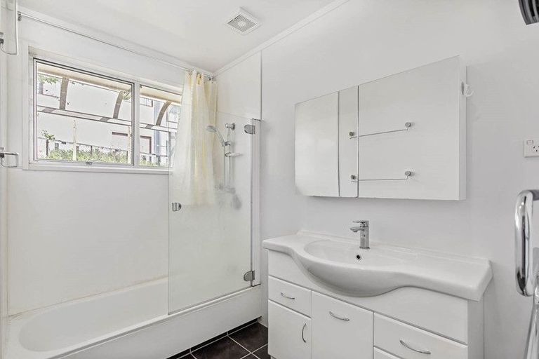 Photo of property in 38 Simon Ellice Drive, Bayview, Auckland, 0629